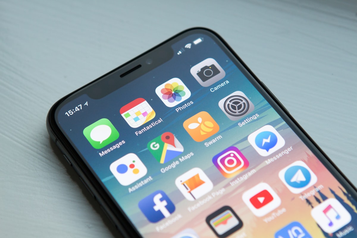 Trade-in smartphones laid out for diagnostics and grading